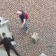 Distruggono le panchine in pietra di piazza Vittorio a Torino, ma un video riprende la scena