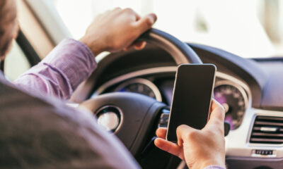 Smartphone alla guida: picco di incidenti per le chiamate di lavoro
