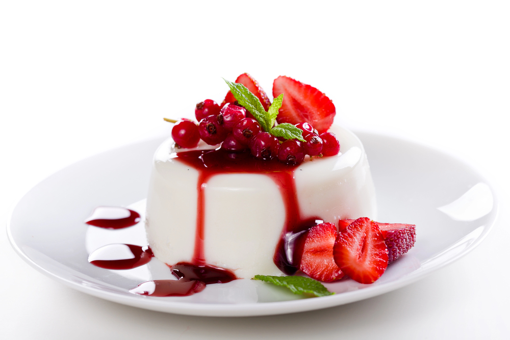 La storia della panna cotta: dalle radici piemontesi a un classico globale