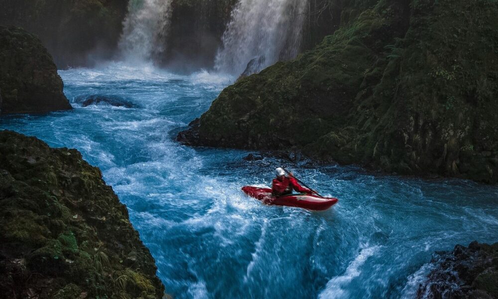 kayak estremo - Gli sport outdoor da provare per chi ama le sfide