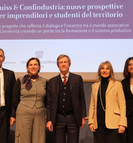 Foto di gruppo al roadshow di Torino