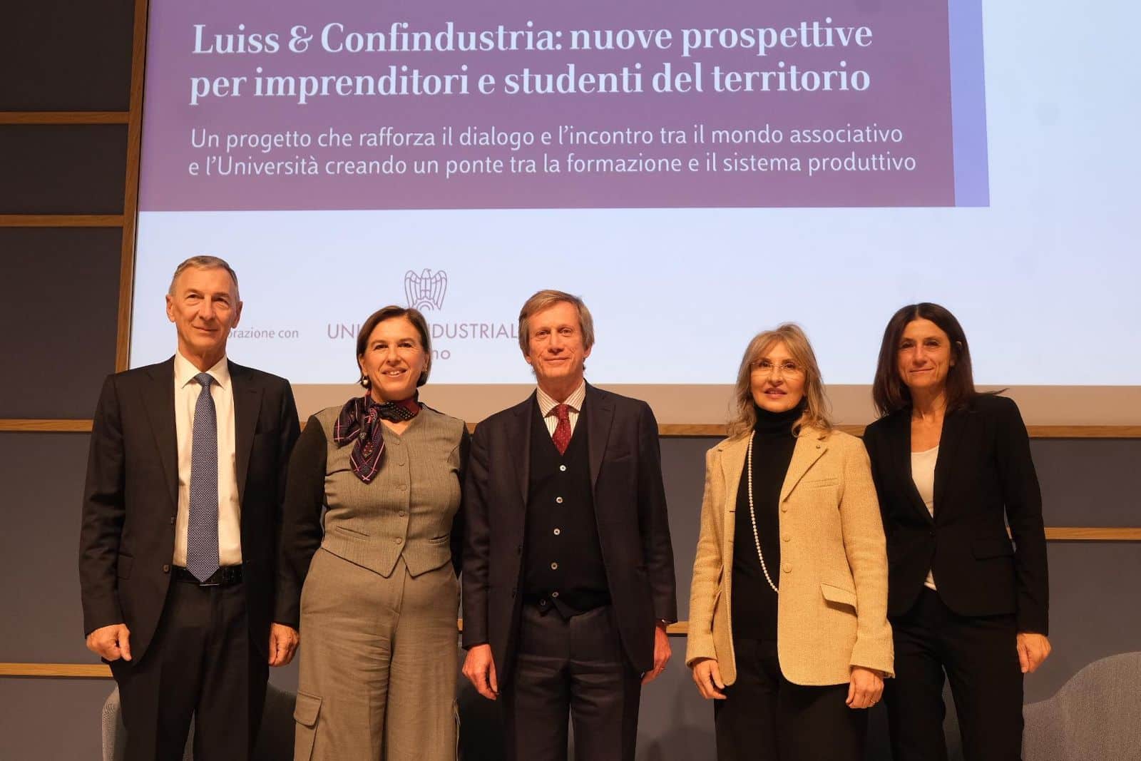 Foto di gruppo al roadshow di Torino