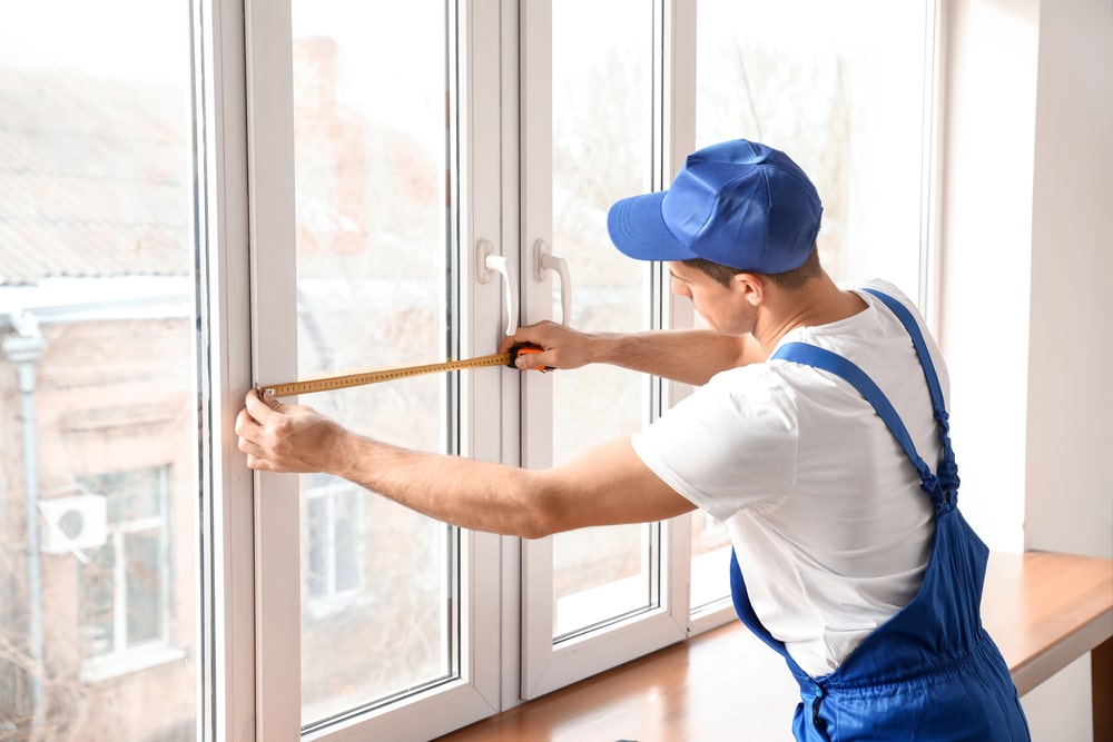 Installatore di serramenti